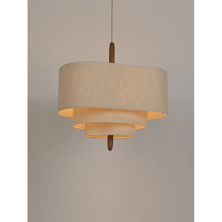 Suspension à abat-jour textile ondulé et détails en bois