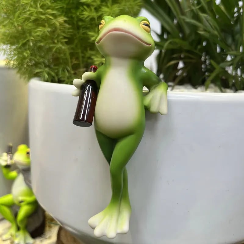 Figurine grenouille en résine à suspendre sur un pot