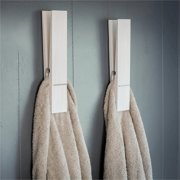 Porte-serviettes rustique en forme de pince à linge en bois