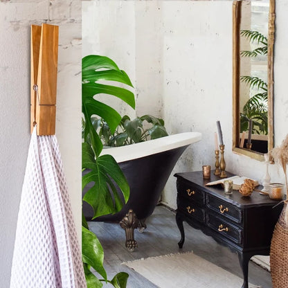 Porte-serviettes rustique en forme de pince à linge en bois