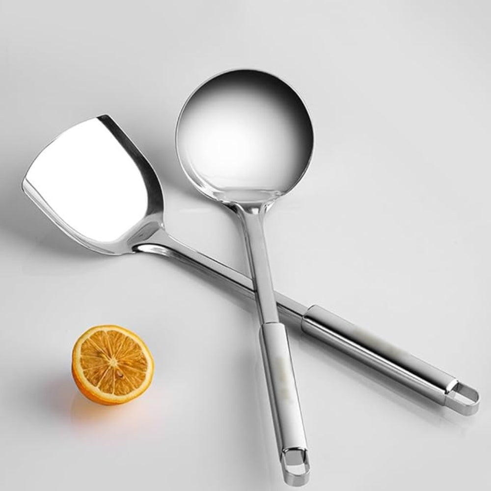 Lot de cinq ustensiles de cuisine à manches ergonomiques