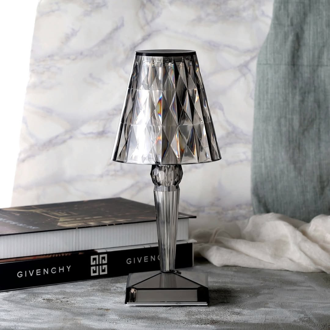 Lampe de table à facettes en acrylique rechargeable USB