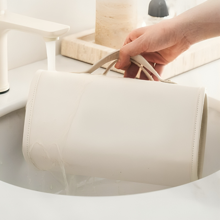 Trousse de toilette à compartiments amovibles en polyuréthane