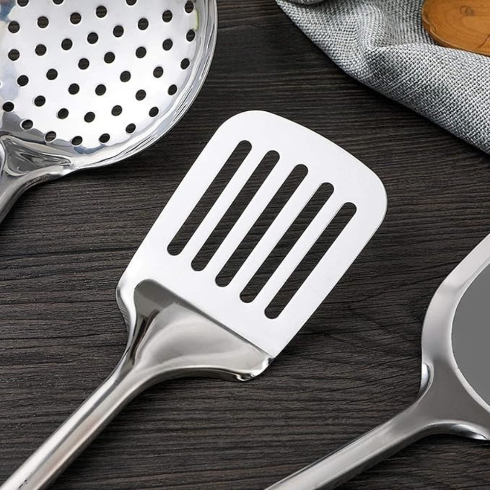 Lot de cinq ustensiles de cuisine à manches ergonomiques