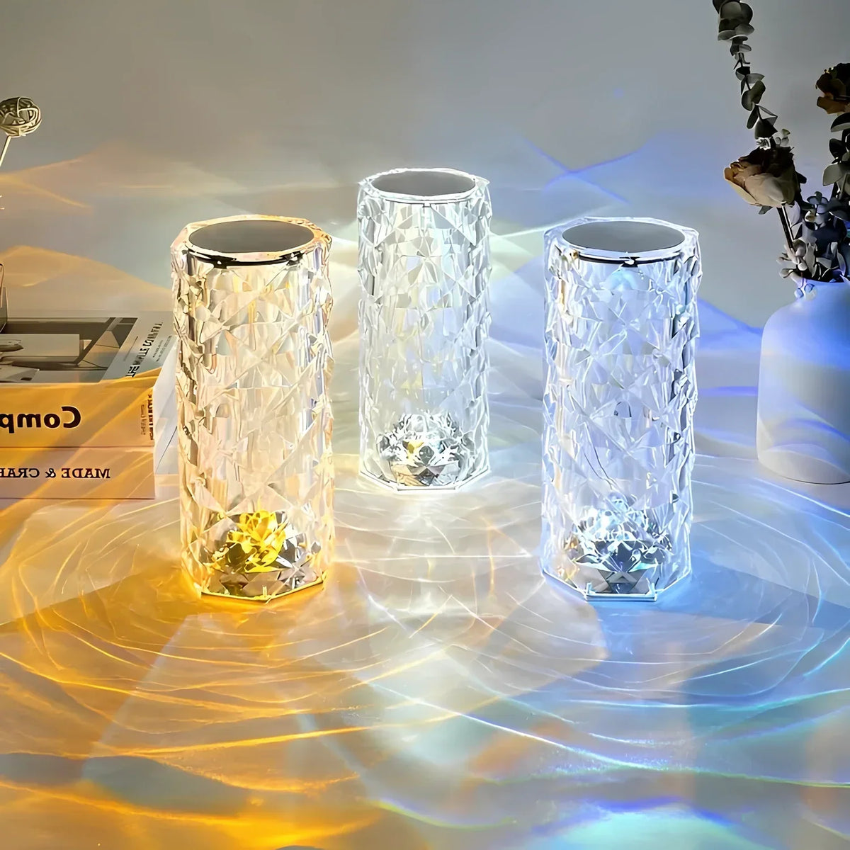 Lampe décorative à facettes LED et télécommande, seize couleurs