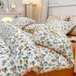 Parure de lit à motifs fleurs et baies, trois ou quatre pièces