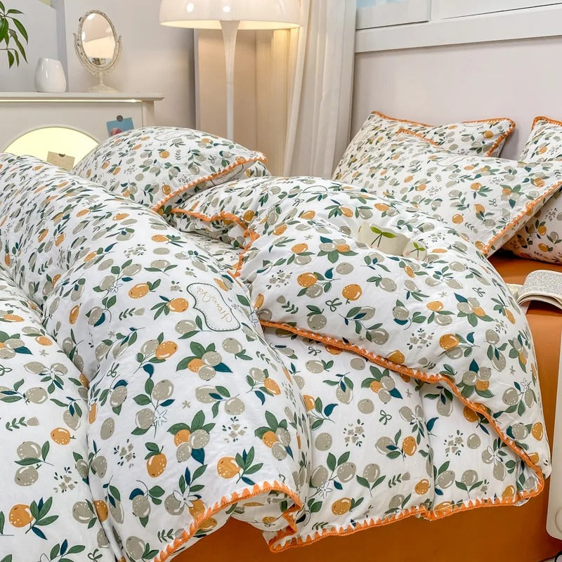 Parure de lit à motifs fleurs et baies, trois ou quatre pièces