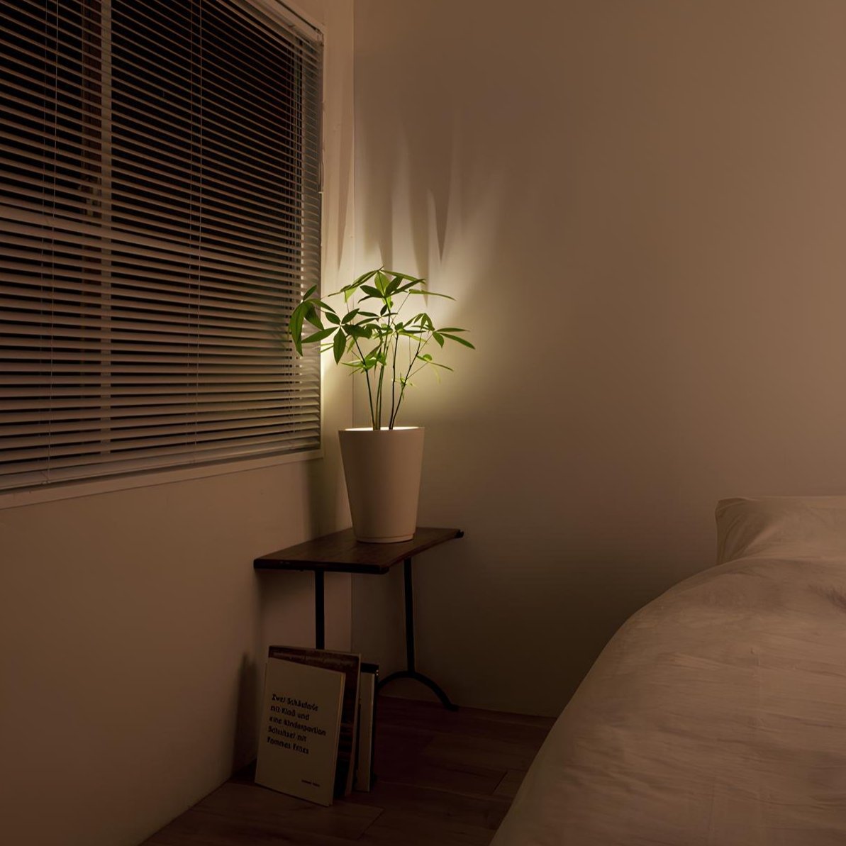 Spot mural orientable sans fil avec télécommande