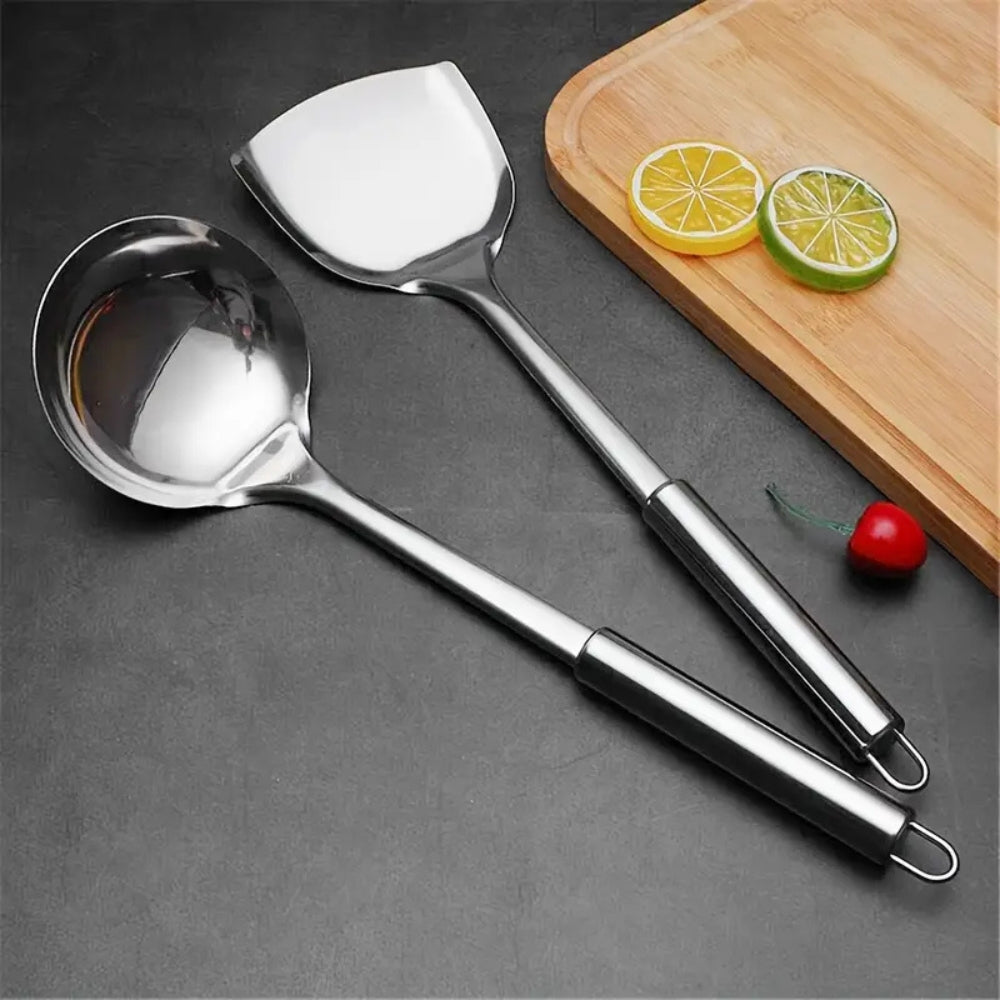 Lot de cinq ustensiles de cuisine à manches ergonomiques