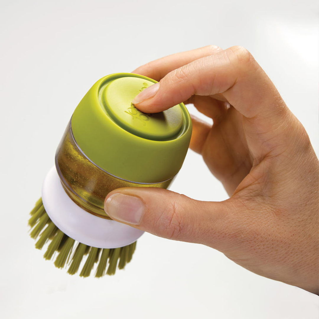 Brosse vaisselle avec distributeur de liquide vaisselle