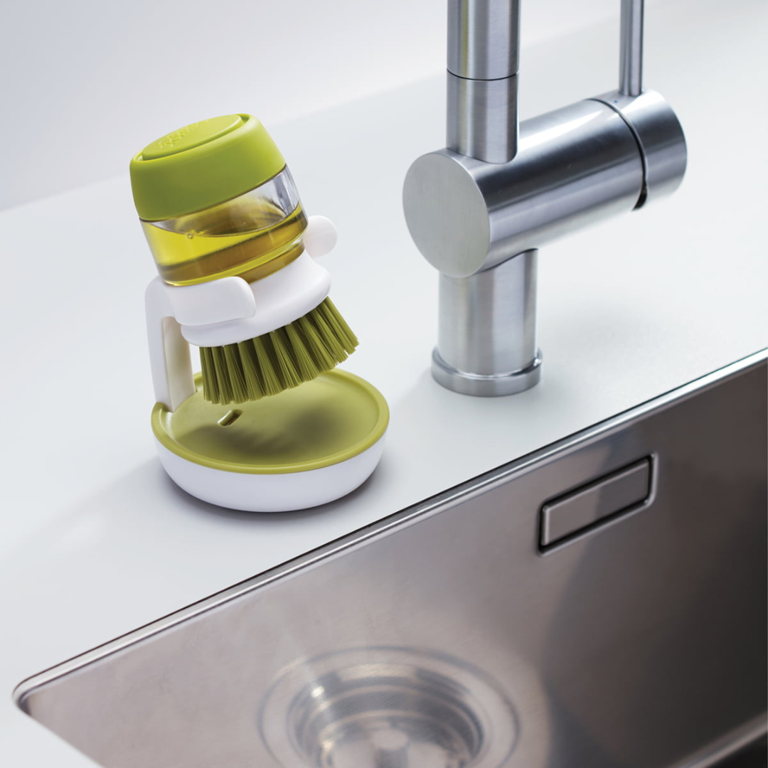 Brosse vaisselle avec distributeur de liquide vaisselle