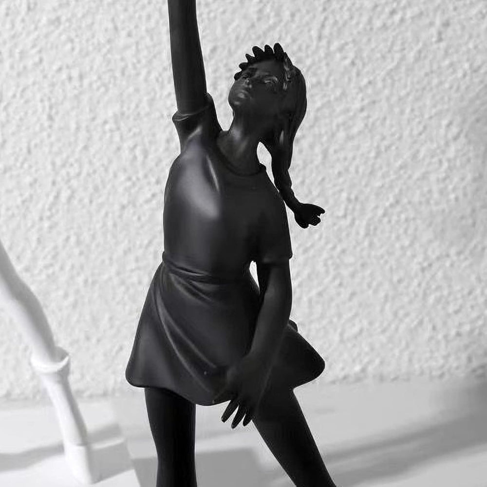 Sculpture décorative de jeune fille au ballon en résine