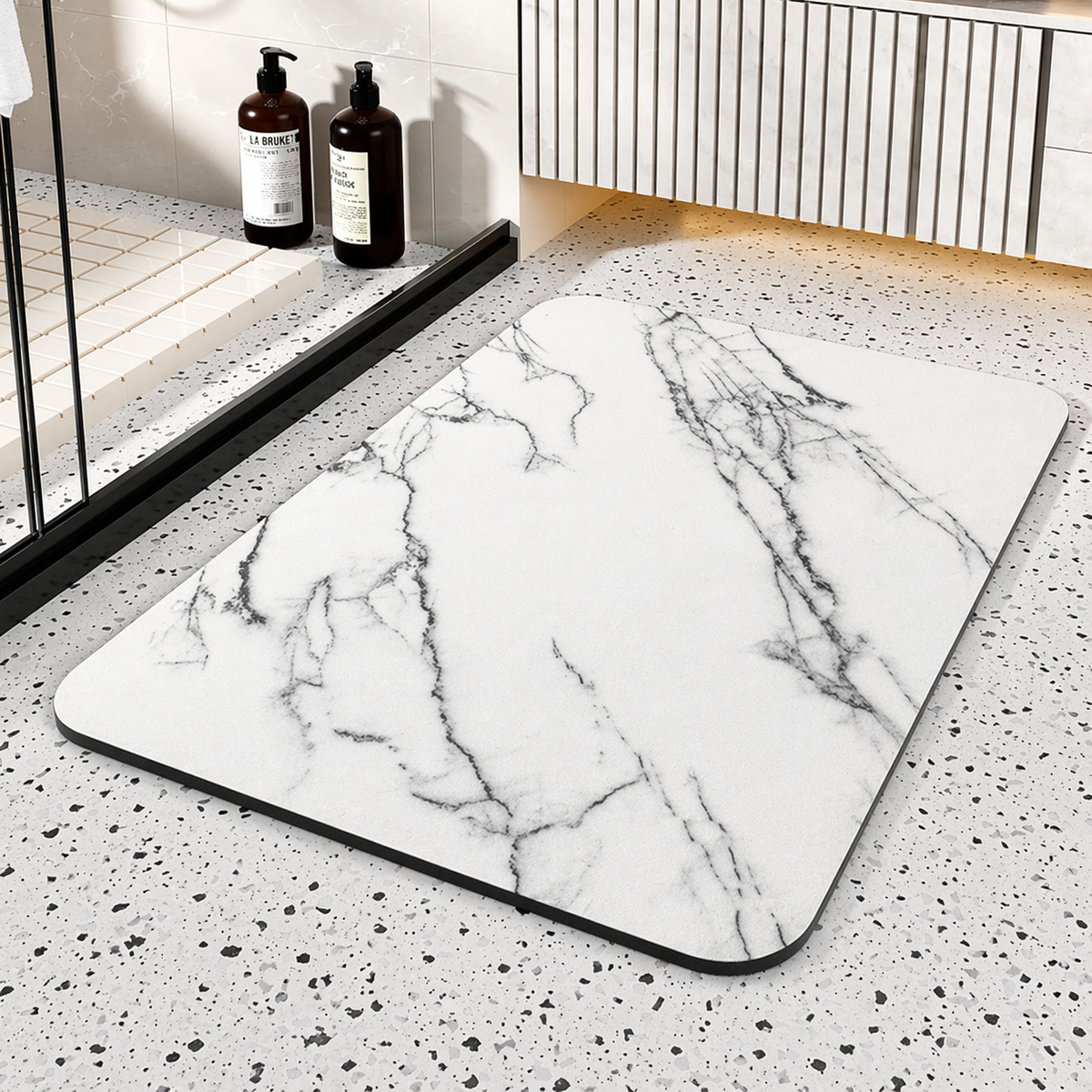 Tapis de salle de bain à motif marbre et envers antidérapant