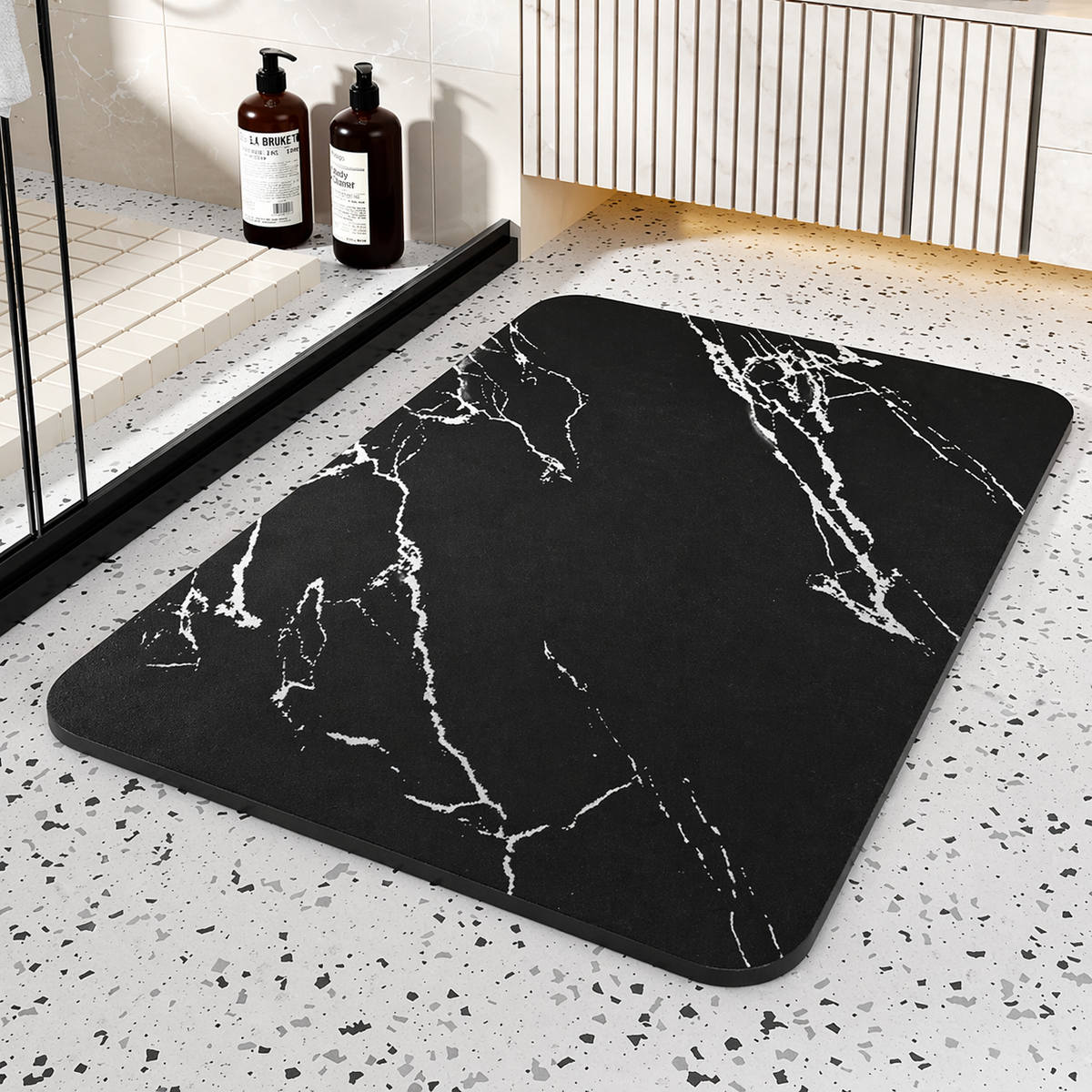 Tapis de salle de bain à motif marbre et envers antidérapant