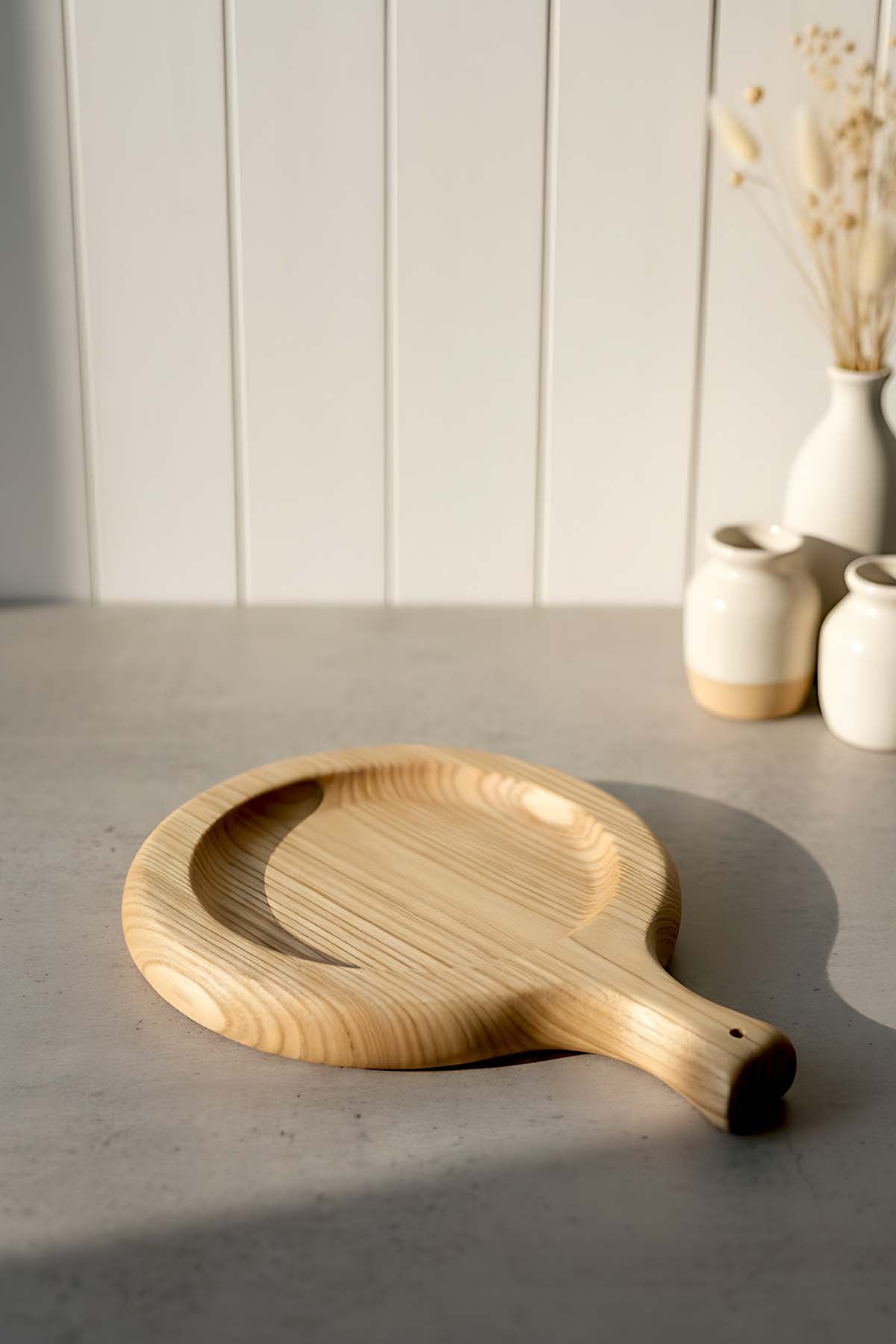 Plateau de service rond sculpté en bois de châtaignier – image 9