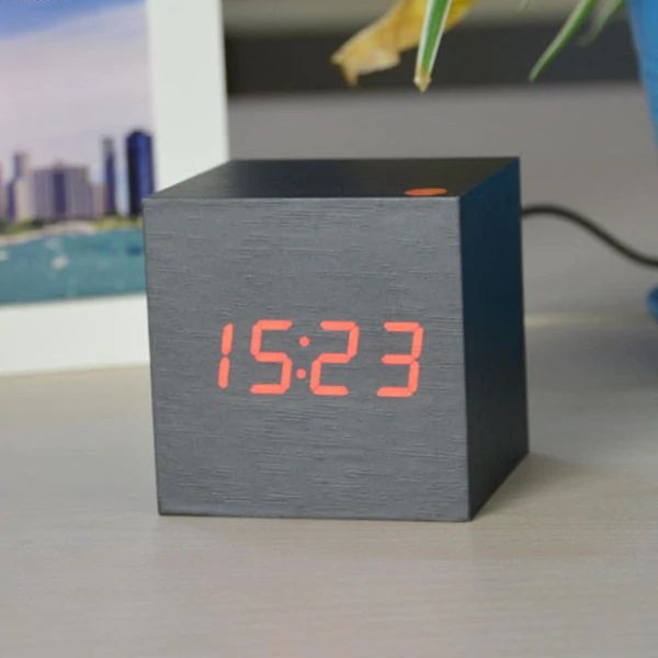 Horloge numérique cube en bambou et bois, 6 x 6 x 6 cm