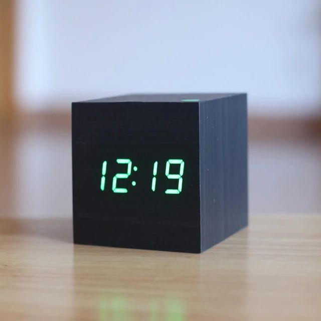Horloge numérique cube en bambou et bois, 6 x 6 x 6 cm