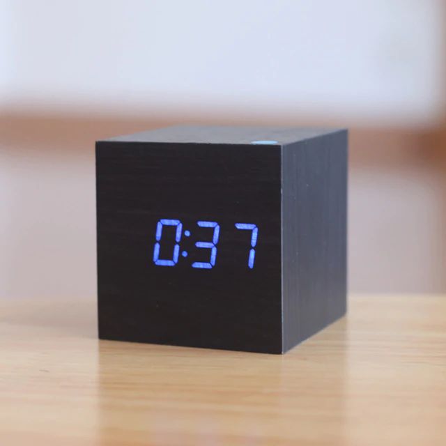 Horloge numérique cube en bambou et bois, 6 x 6 x 6 cm