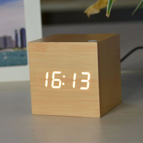 Horloge numérique cube en bambou et bois, 6 x 6 x 6 cm