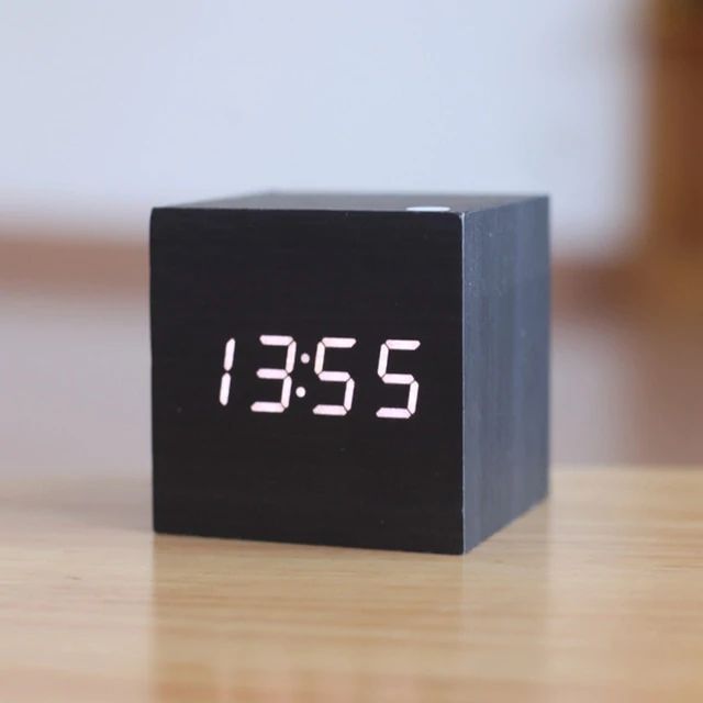 Horloge numérique cube en bambou et bois, 6 x 6 x 6 cm
