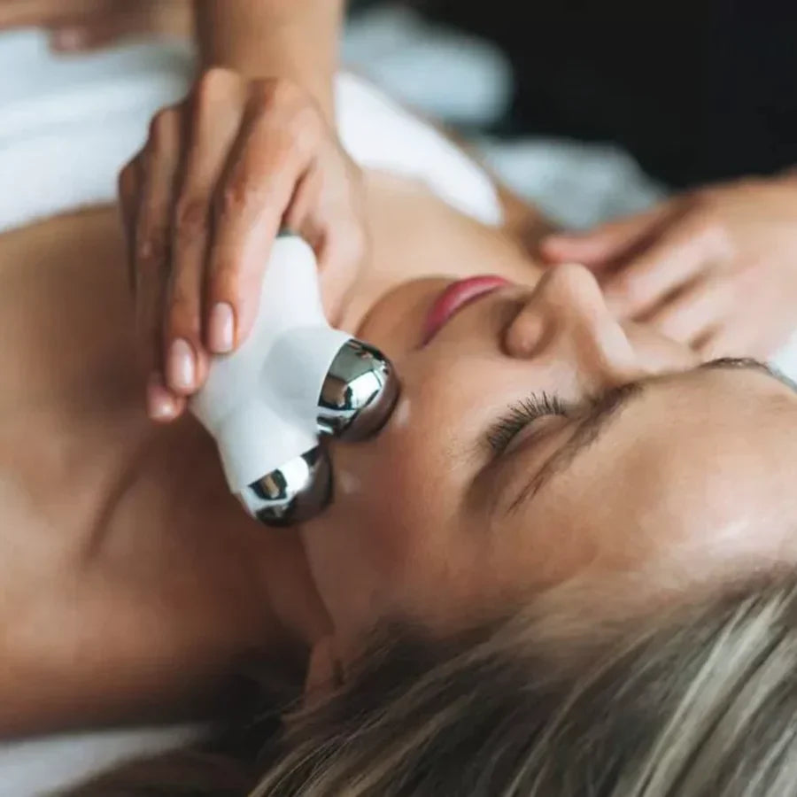 Appareil de massage facial à microcourants