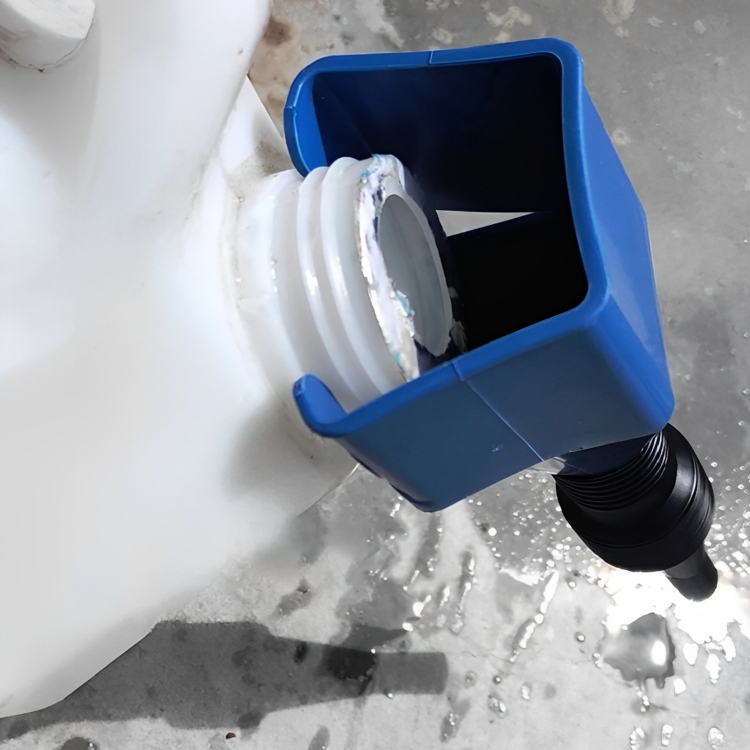 Entonnoir flexible pour transvaser les liquides