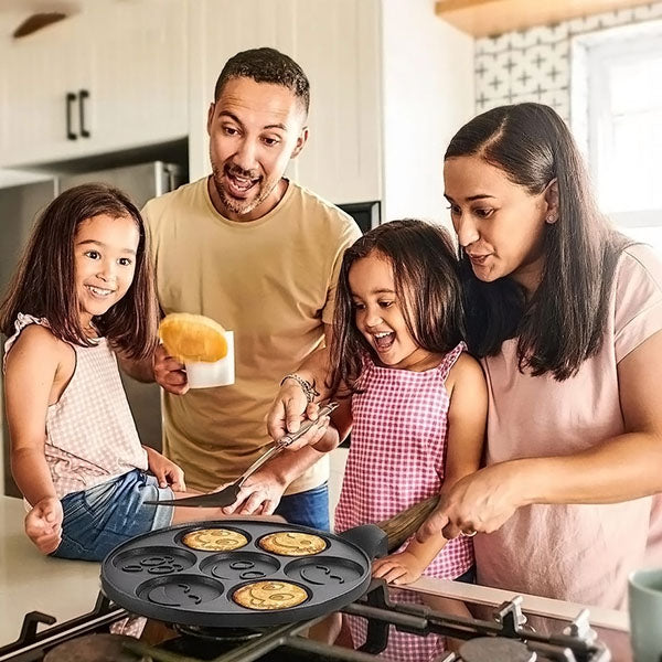 Poêle à 7 pancakes à motifs souriants et revêtement antiadhésif