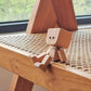 Figurine en bois basculante à visages interchangeables