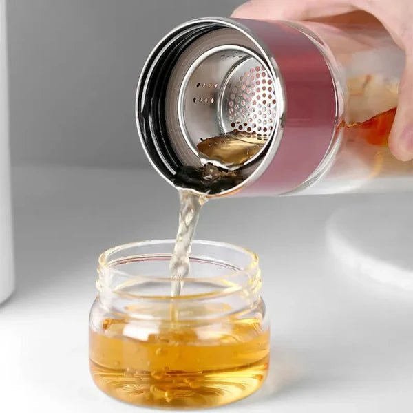 Bouteille à thé avec système d’infusion par retournement