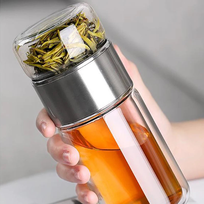 Bouteille à thé avec système d’infusion par retournement