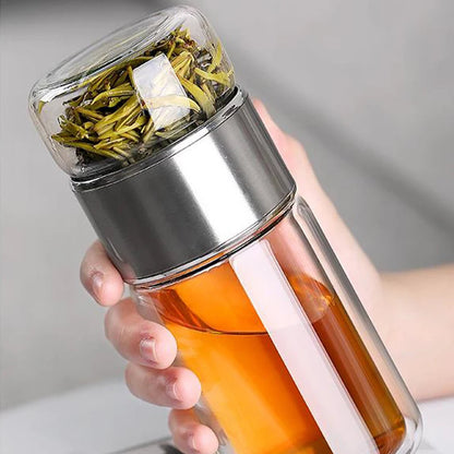 Bouteille à thé avec système d’infusion par retournement