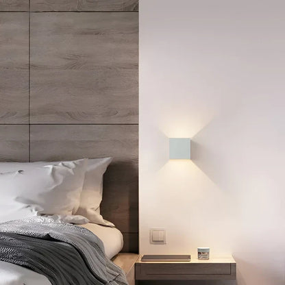 Applique LED cubique sans fil avec détecteur