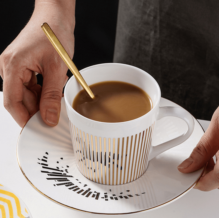 Tasse en porcelaine 180 ml avec soucoupe et cuillère