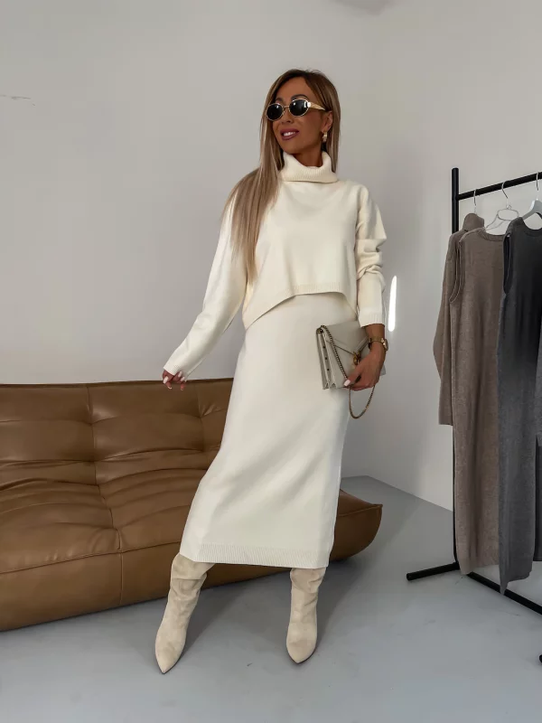 Ensemble avec robe midi à col roulé