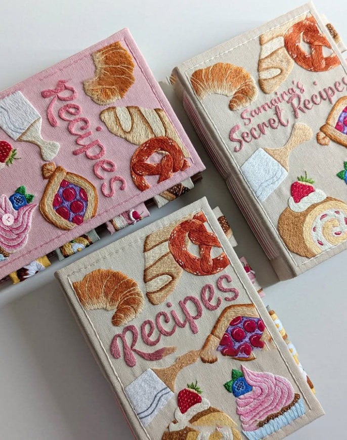 Carnet de recettes à couverture textile brodée