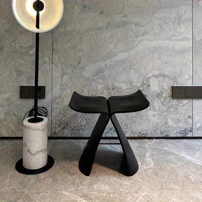 Tabouret à assise courbe en forme de papillon