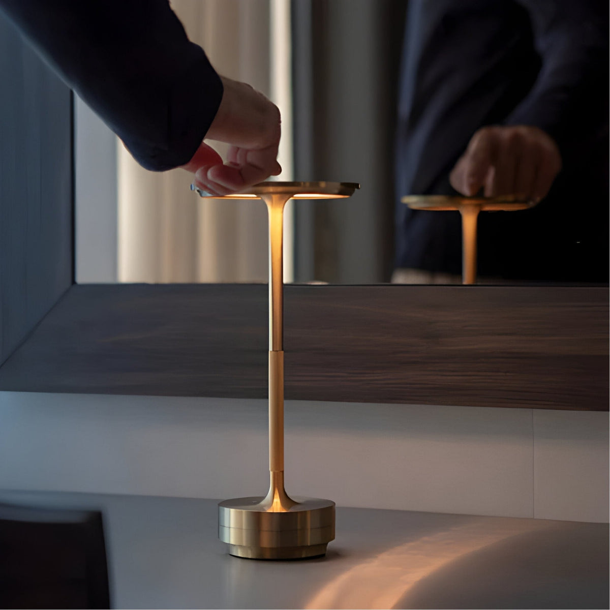 Lampe de table LED rechargeable USB-C à intensité réglable
