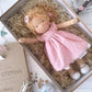 Poupée artisanale en coton style Waldorf – Jouet doux pour jeu imaginatif – image 19