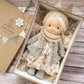 Poupée artisanale en coton style Waldorf – Jouet doux pour jeu imaginatif – image 3