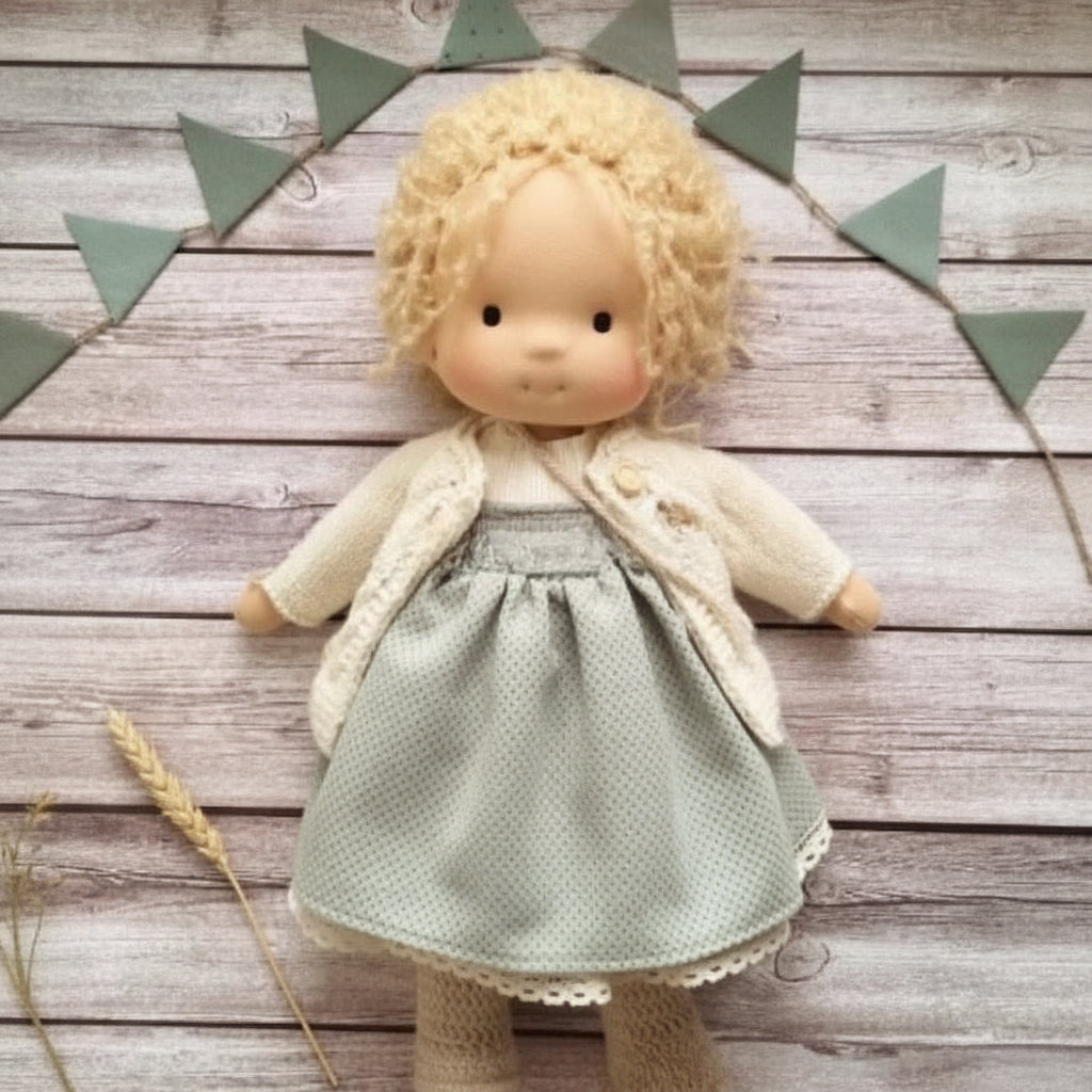 Poupée artisanale en coton style Waldorf – Jouet doux pour jeu imaginatif – image 28