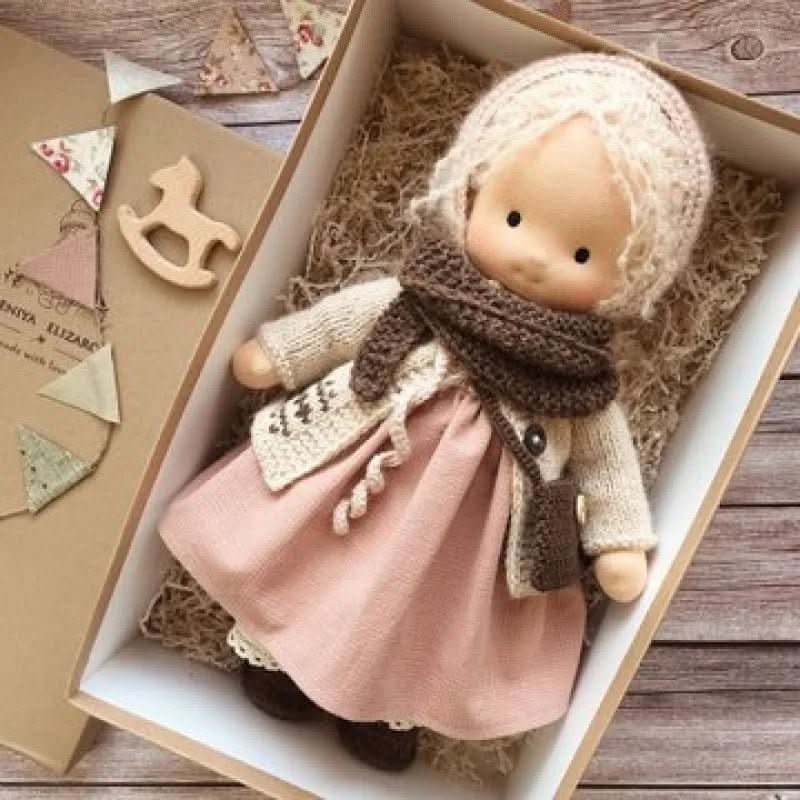 Poupée artisanale en coton style Waldorf – Jouet doux pour jeu imaginatif – image 38