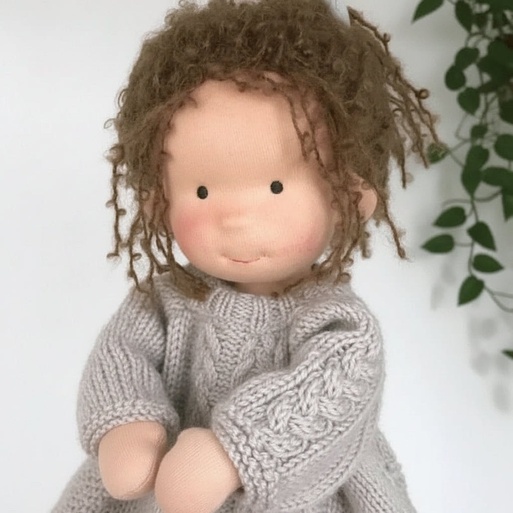 Poupée artisanale en coton style Waldorf – Jouet doux pour jeu imaginatif – image 7