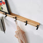 Patère murale en bois avec crochets métalliques