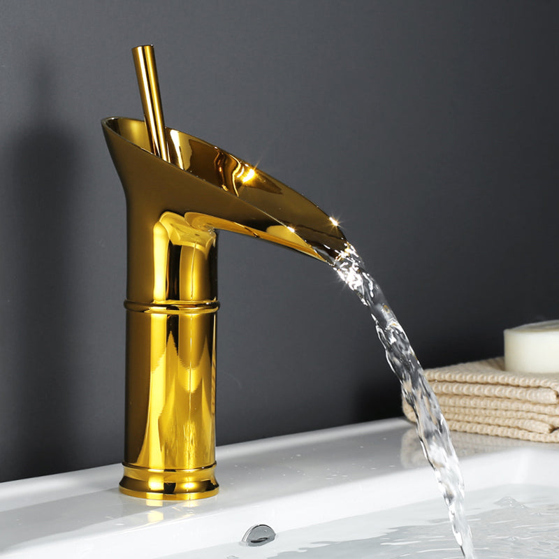 Mitigeur à bec cascade de style rétro