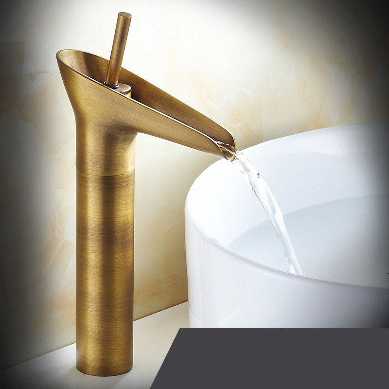 Mitigeur à bec cascade de style rétro