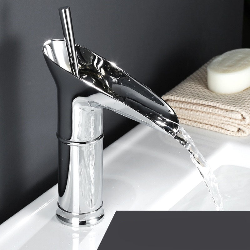 Mitigeur à bec cascade de style rétro