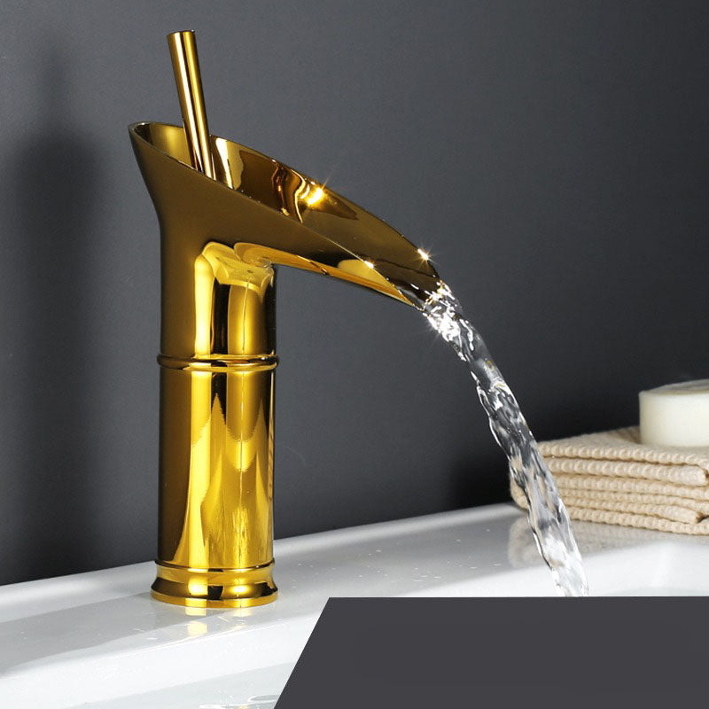 Mitigeur à bec cascade de style rétro