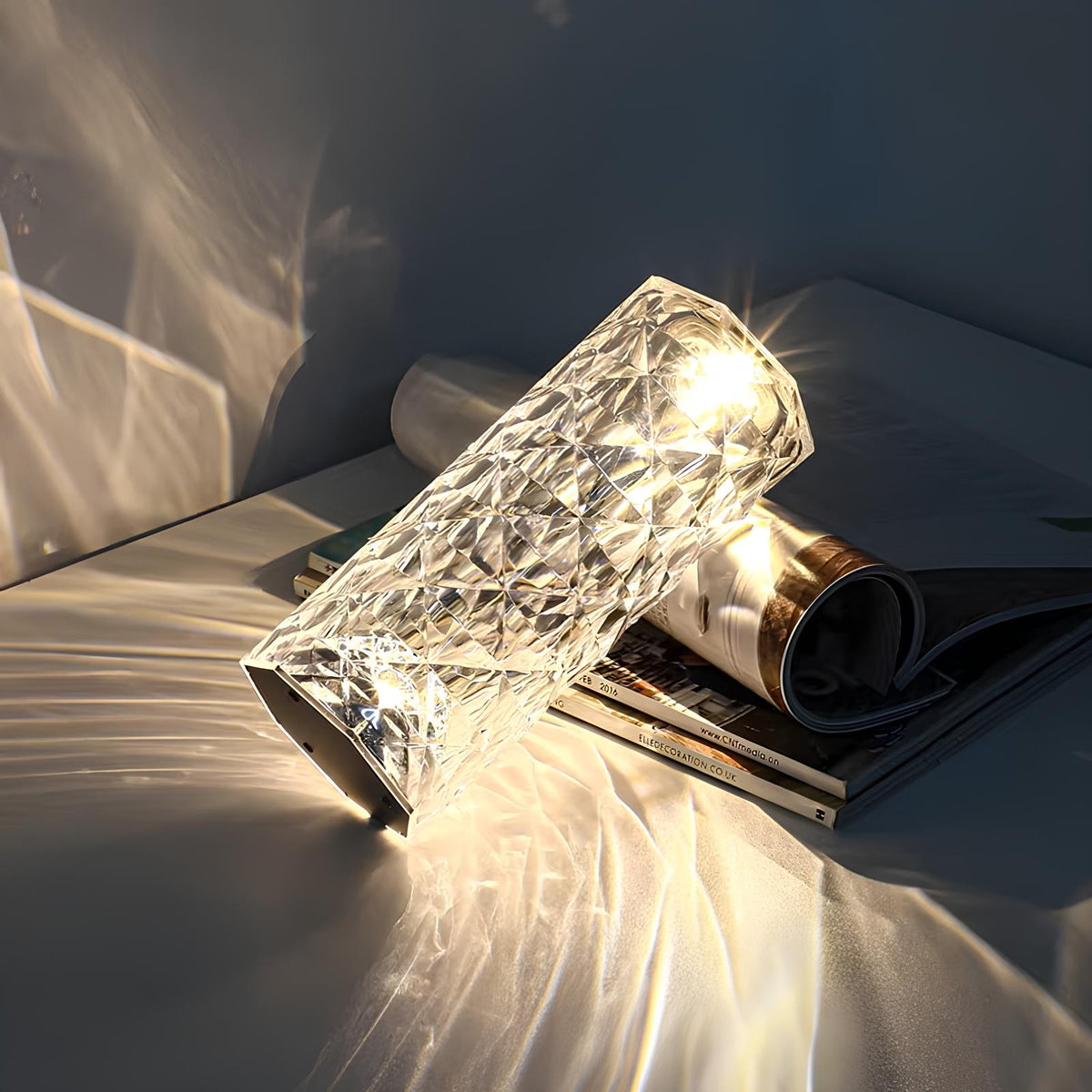 Lampe décorative à facettes LED et télécommande, seize couleurs