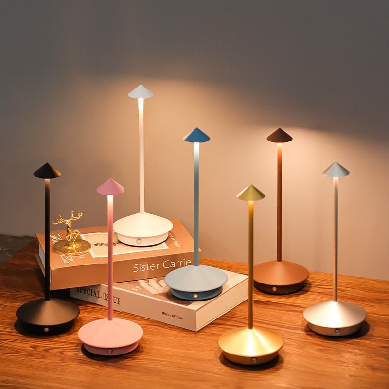 Lampe de table LED sans fil rechargeable à abat-jour conique