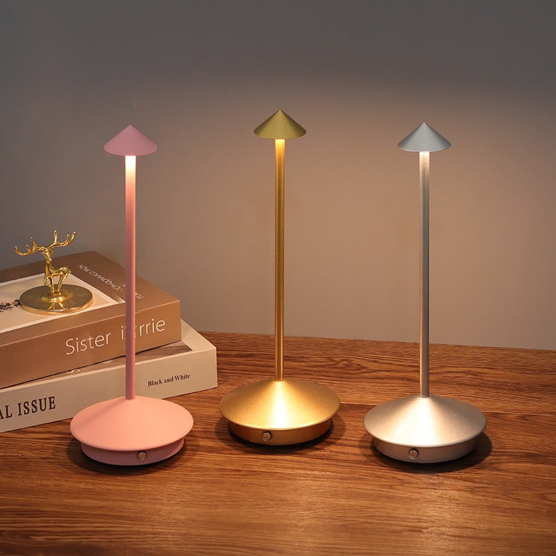 Lampe de table LED sans fil rechargeable à abat-jour conique